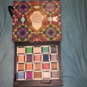 Urban Decay Alice in Wonderland Eyeshadow Palette